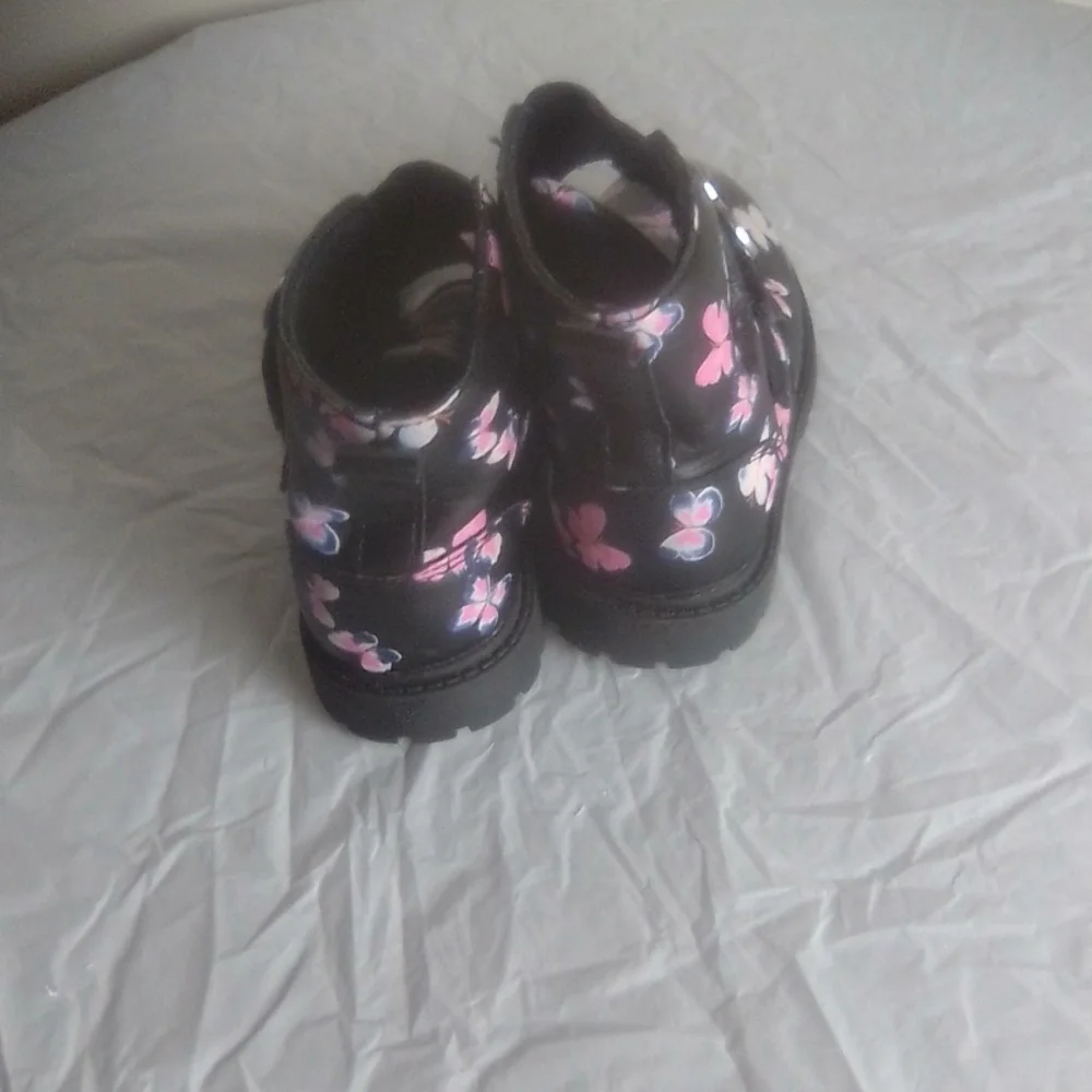 CARTERS GIRL boot SIZE 9
